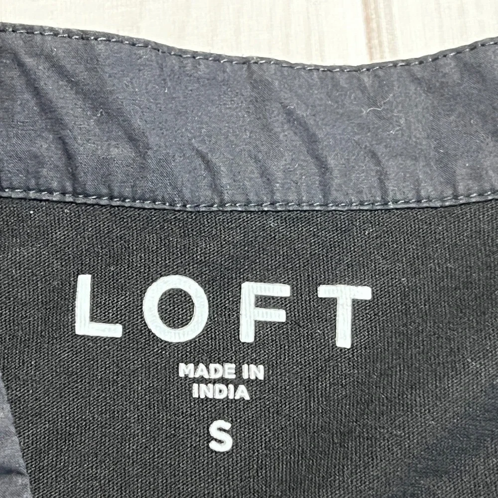 LOFT Mixed Media Puff Sleeve Top Womens Small‎ Black Solid V-Neck Cotton Preppy